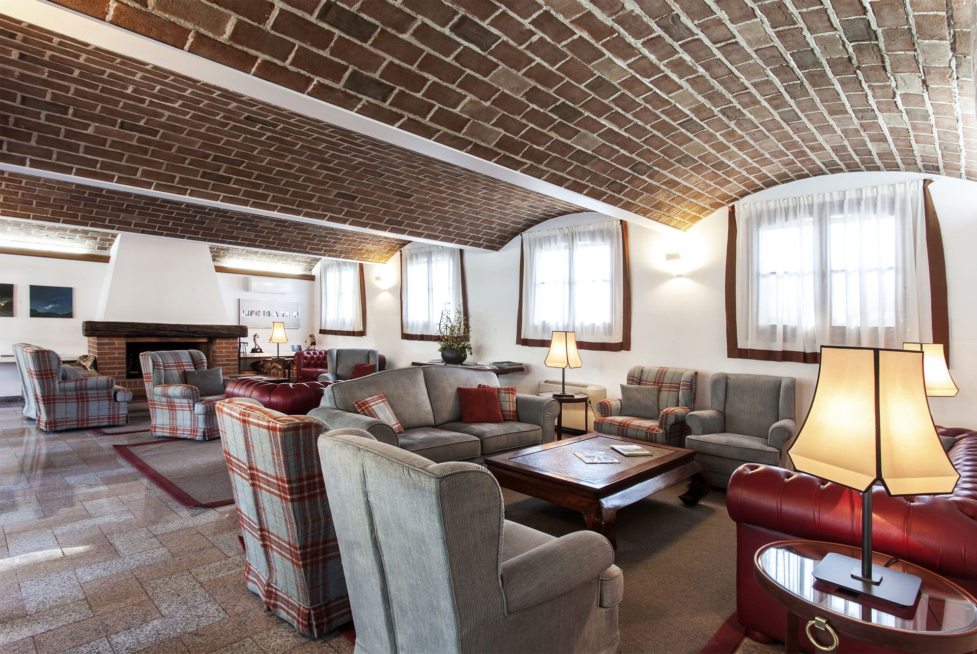 CLUB HOUSE 2