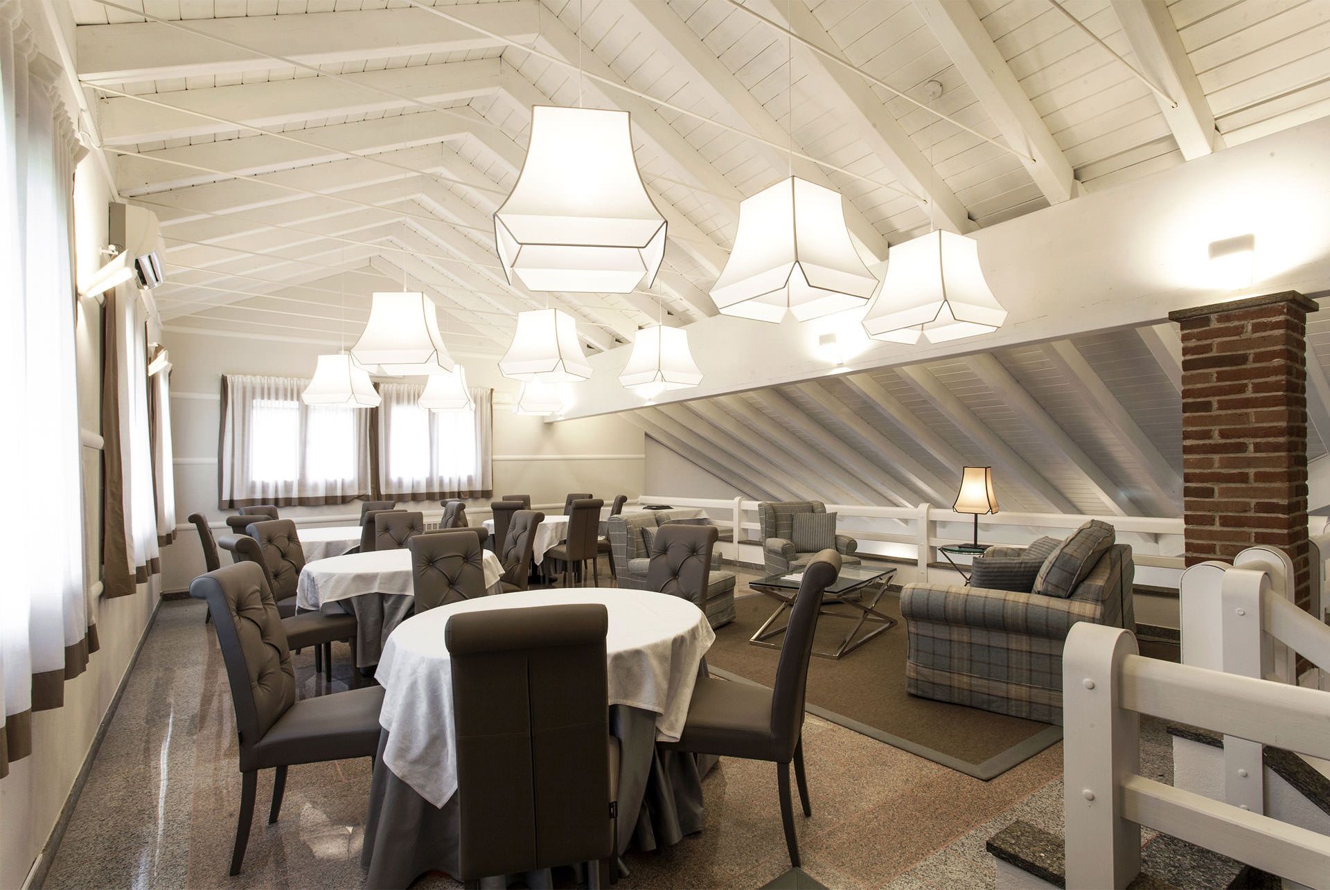 CLUB HOUSE 4