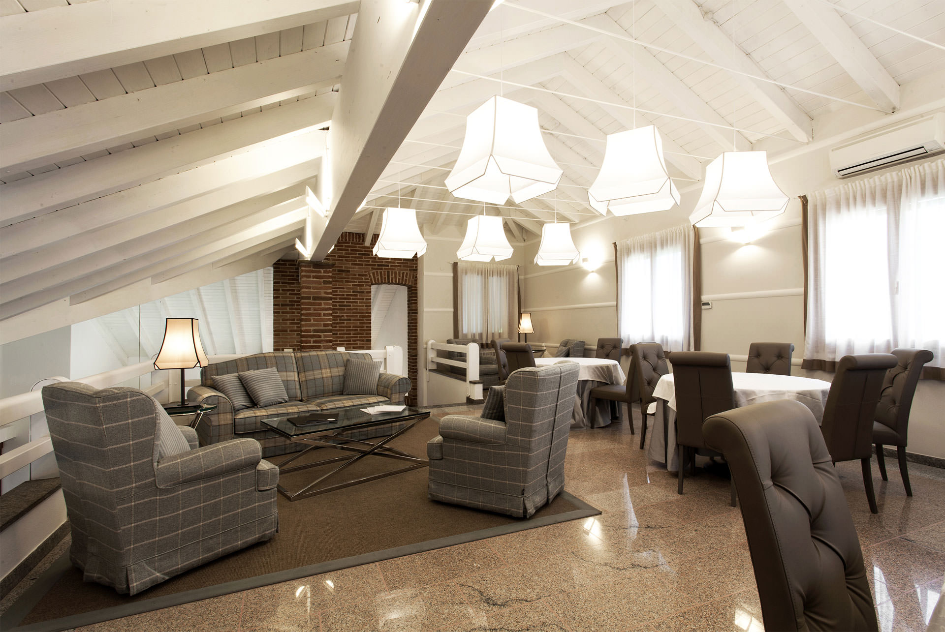 CLUB HOUSE 5