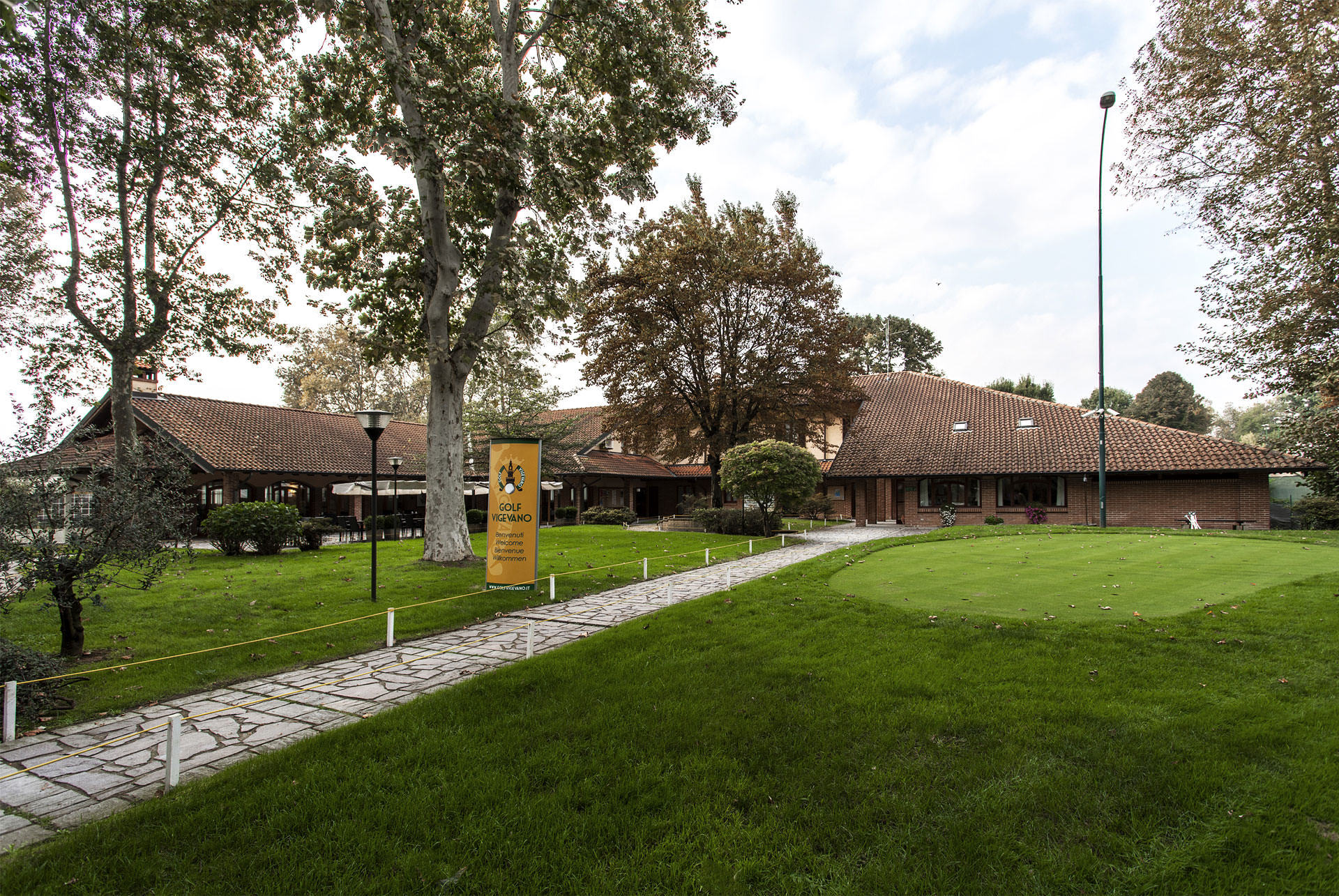 CLUB HOUSE 8